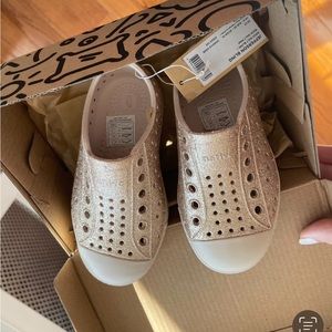 Brand new in box gold shimmer natives size c7